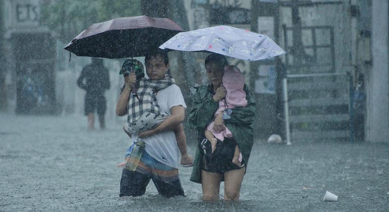 Oil tanker sinks, hundreds of thousands affected as 'super typhoon' hits Philippines