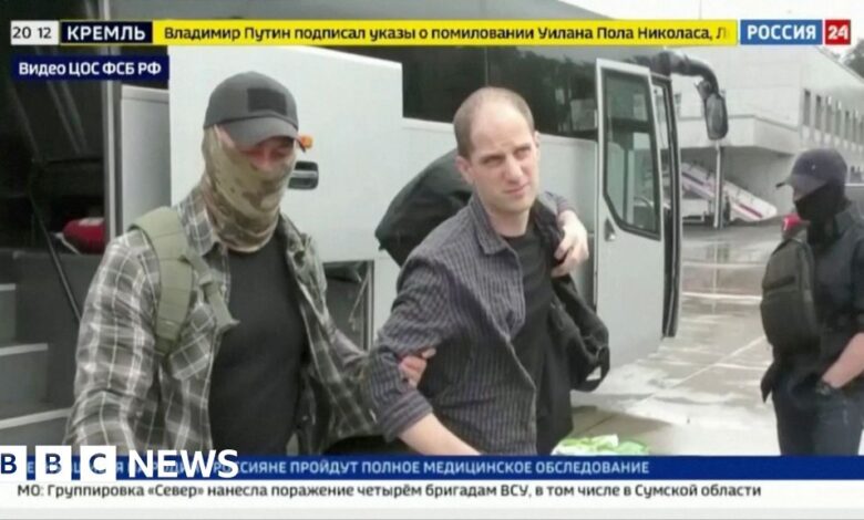 Russian TV shows prisoners being released onto plane after exchange