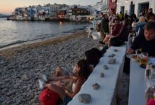 Tourism revenue falls in Greece despite strong summer tourism crisis