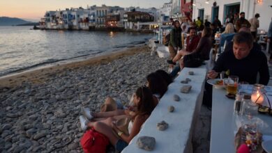 Tourism revenue falls in Greece despite strong summer tourism crisis