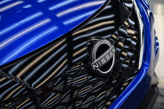 Nissan expects annual profits to fall