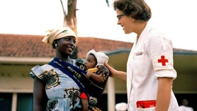 Story from the United Nations Archives: The midwife's magic suitcase in the 1960s