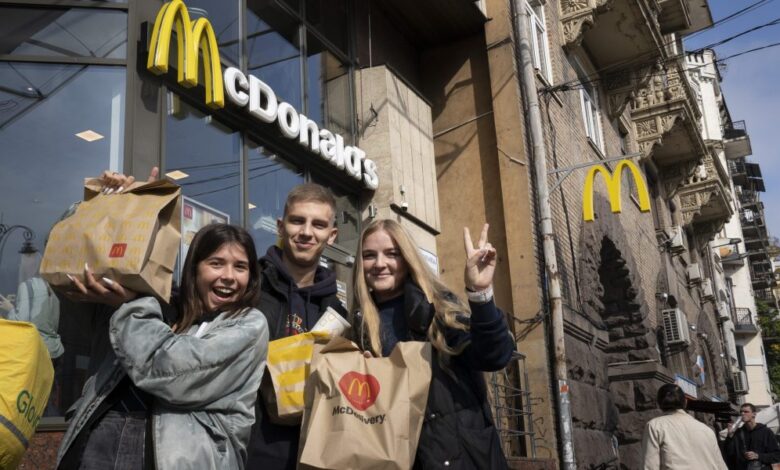 Why McDonald's might be willing to lose money on its $5 meal deal