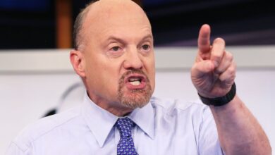 GitLab, CrowdStrike Labor and Income Report: Cramer's Week Ahead