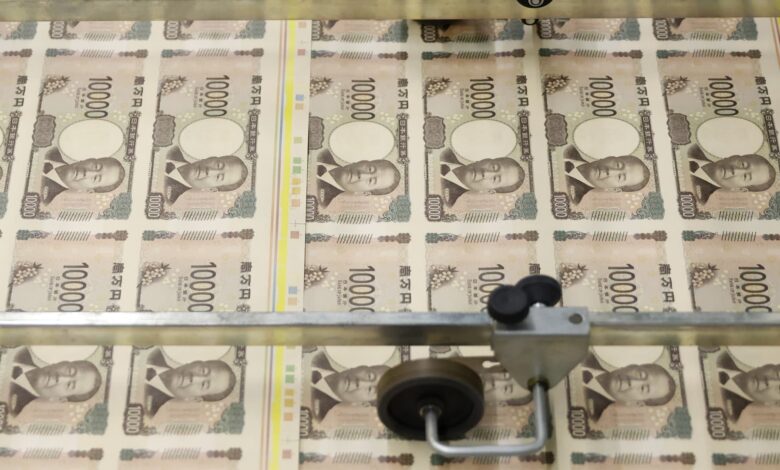 Yen surpasses 160, raising intervention expectations