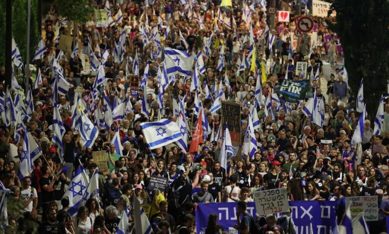 Israeli protesters hold mass in Jerusalem to call for elections