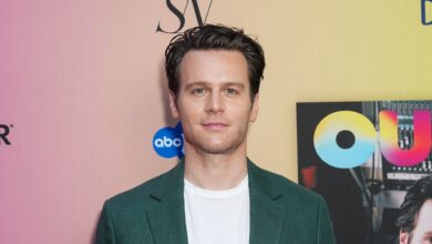 Jonathan Groff doesn't want to spend 7 years as a "singing teenager" on 'Glee'