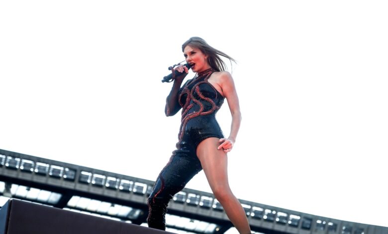 Taylor Swift pauses concert at Scotland's biggest ever stadium because of hand injury, fans distraught