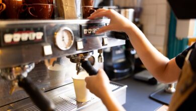 Coffee Shop Owner Hits Rude Customer's Winshield With Hammer