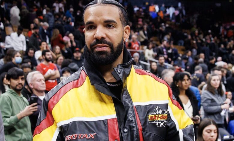 Social Media Roasts Drake After He Dropped THIS Photo On His Instagram Story