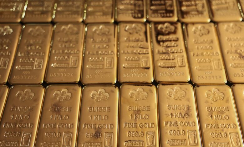 Gold prices extend gains to new record on Fed rate cut optimism