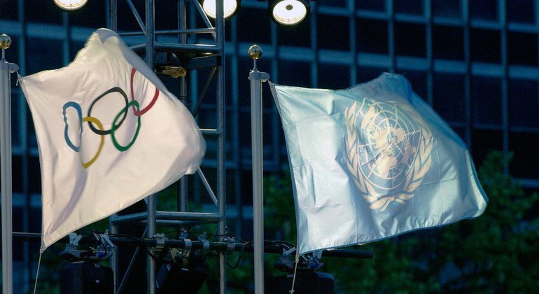 UN-backed refugee athletes honored as Olympic flag bearers