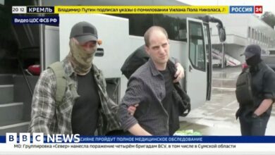 Russian TV shows prisoners being released onto plane after exchange