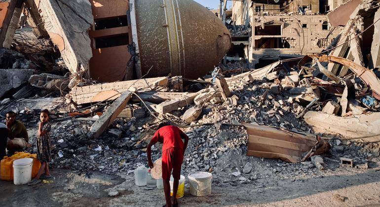 Gaza: Clean water crisis adds to displaced people's misery, aid groups say