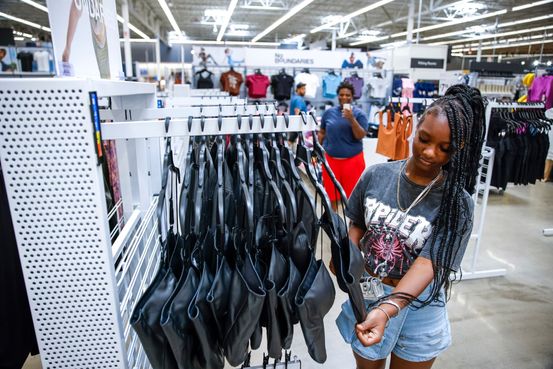 Shoppers flock to Walmart, boosting company's sales and revenue