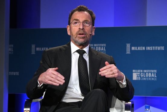 Edgar Bronfman Files $4.3 Billion Bid for Redstone's National Amusements, Paramount Stake