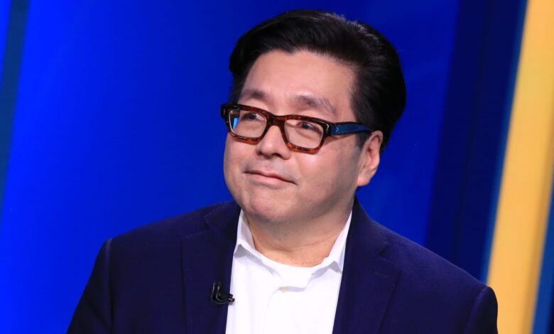 With big rate cuts on the books, Tom Lee says the 'Fed put' is back