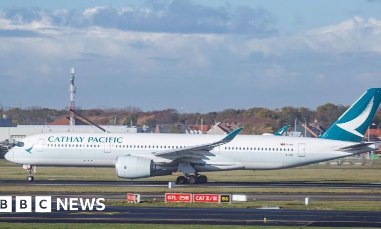 Cathay Pacific lands plane after engine failure