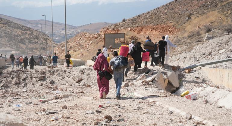 'Fleeing families': Syria receives 250,000 refugees fleeing Lebanon