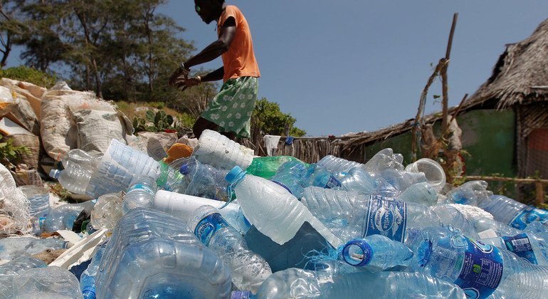 Global plastics treaty: UN experts call for human rights to take center stage