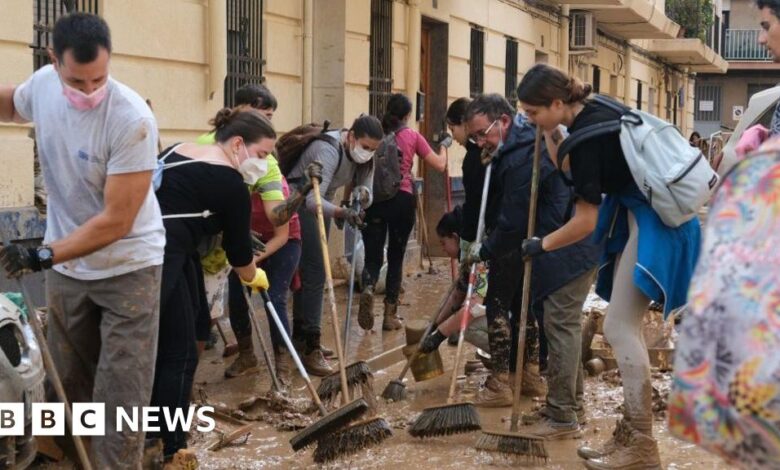 'Solidarity surges in Spain as anger grows over slow response to floods'