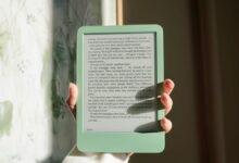 I spent the weekend reading on Amazon's newest Kindle — and it's got more features than it looks