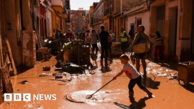 Another 500 troops were sent to Valencia amid anger over the flood response