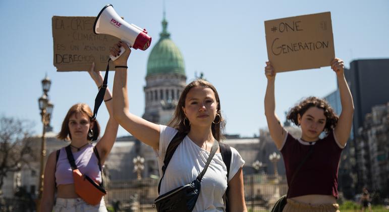 Security Council: Putting young women at the center of peace and security efforts