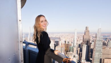 Nikki Glaser is excited to host the Golden Globes: “I worked my butt off for this”