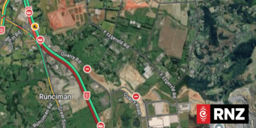 Auckland Southern Motorway lane closed by vehicle fire Auckland Southern Motorway lane closed by vehicle fire