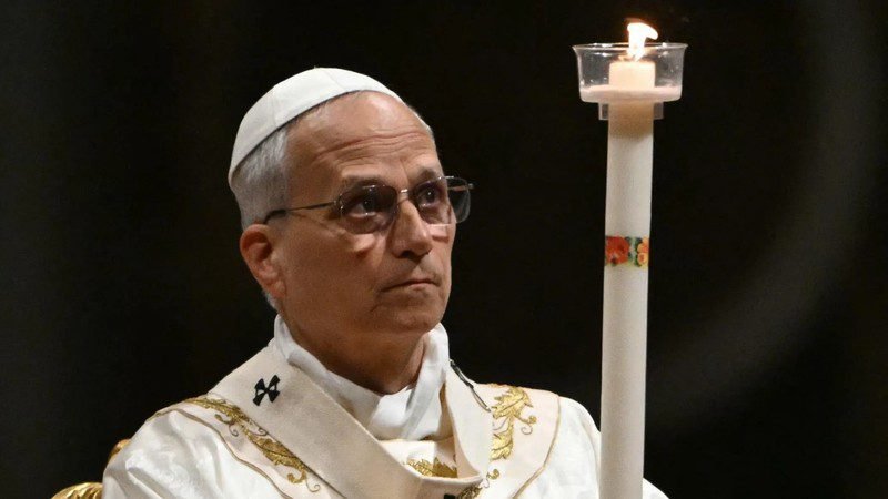 Pope Leo XIV urges peace amid Middle East conflict during first Easter blessing