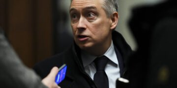 Boosting financial trade with China key to diversification, Champagne says