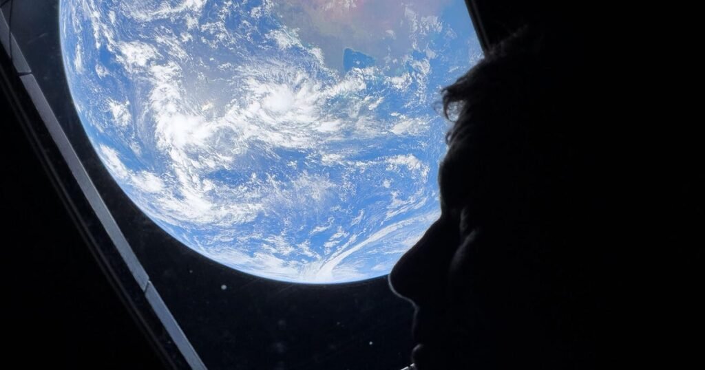 Trump says he's speaking to Artemis II astronauts tonight